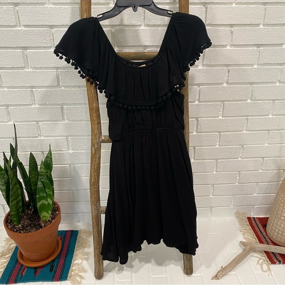Black off the shoulder cantina dress - Picture 4 of 5